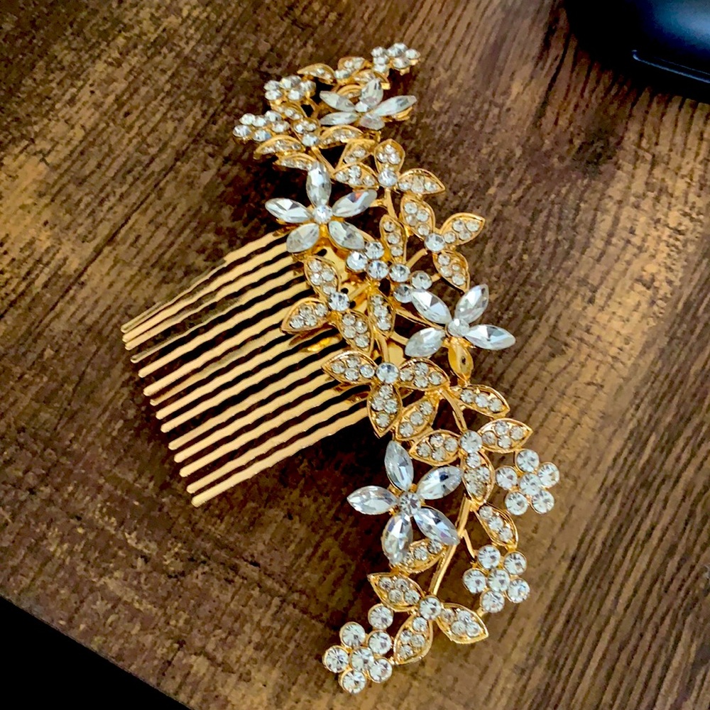 Hair accessory Gold and diamonds